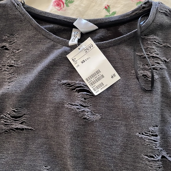 Divided H&M top - Picture 2 of 4